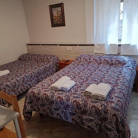 מלון סגוביה Hostal Residencia Taray מראה חיצוני תמונה